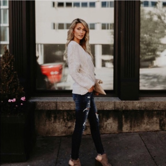 Last 1️⃣ Oatmeal Front Overlap Sweater - Picture 3 of 6